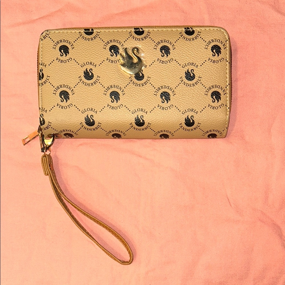 Gloria Vanderbilt tan and Black Wristlet Clutch with Gold Accents